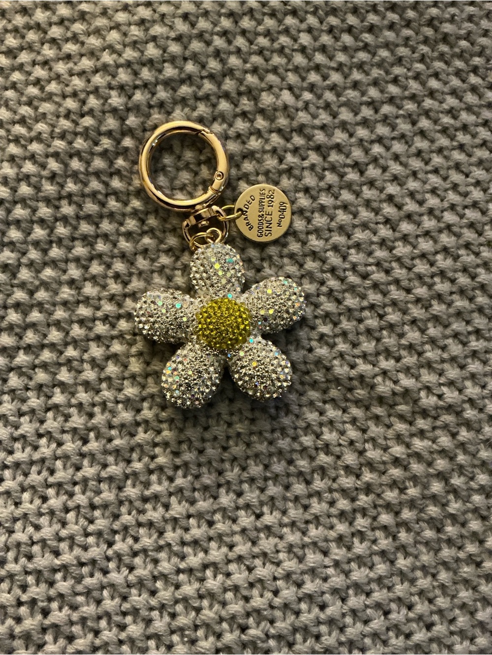 Gold-Tone Rhinestone Daisy Keychain with Yellow Center Absolutely Stunning 🤩